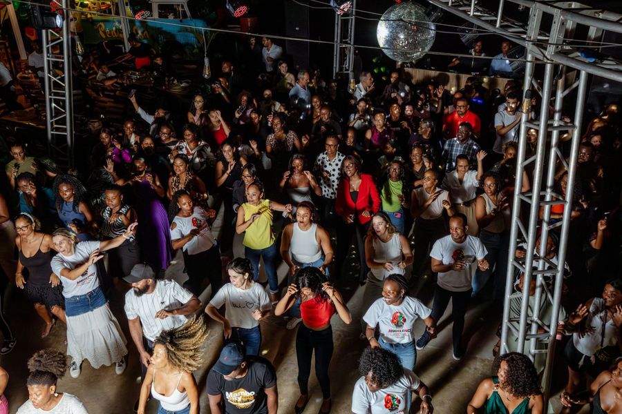 Volle Tanzfläche an einer Party